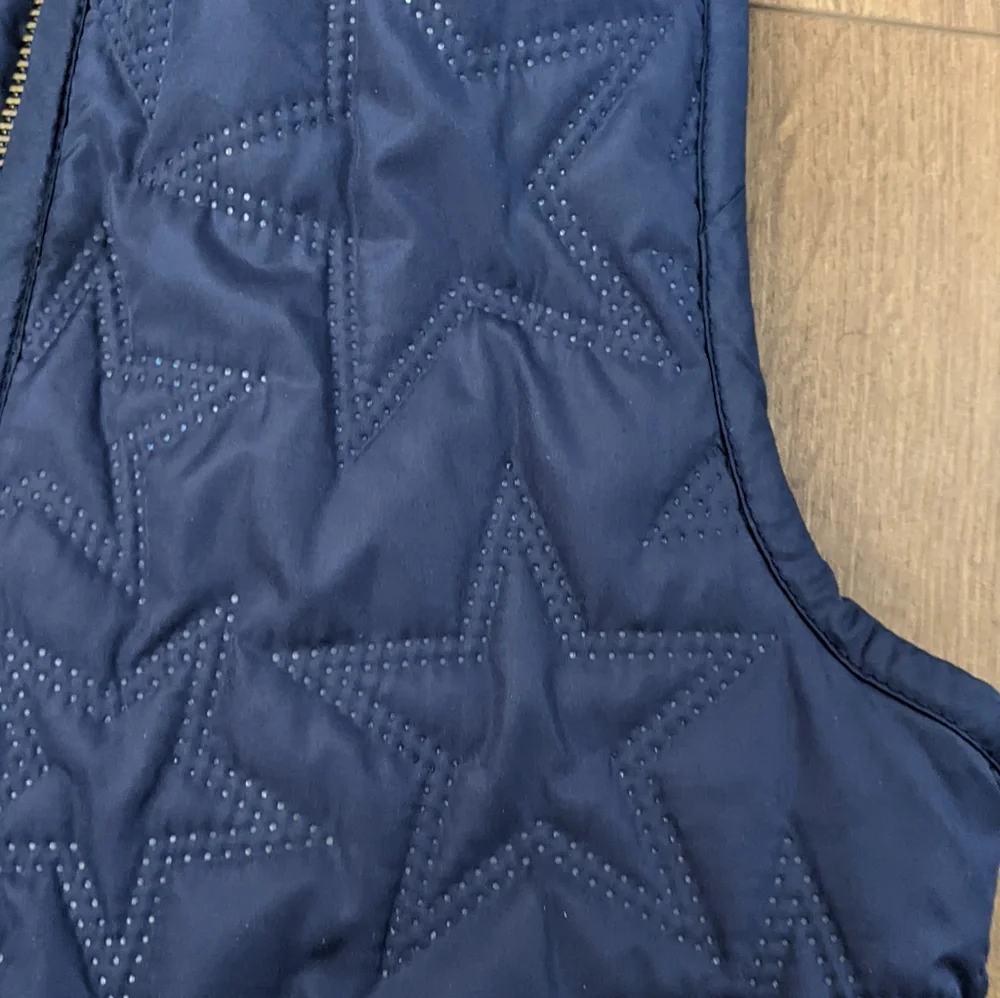 Gap quilted vest girl's large navy - Picture 4 of 4